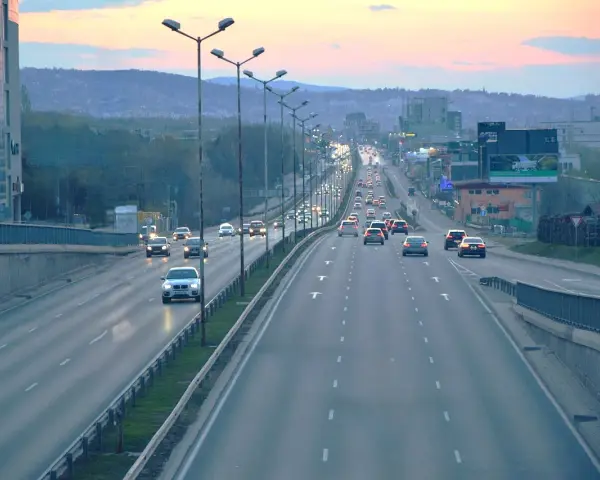 Czym się różni autostrada od drogi ekspresowej? Kluczowe różnice