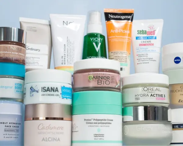 Trockene Haut? Die beste Creme mit Hyaluron, Ceramiden & Urea
