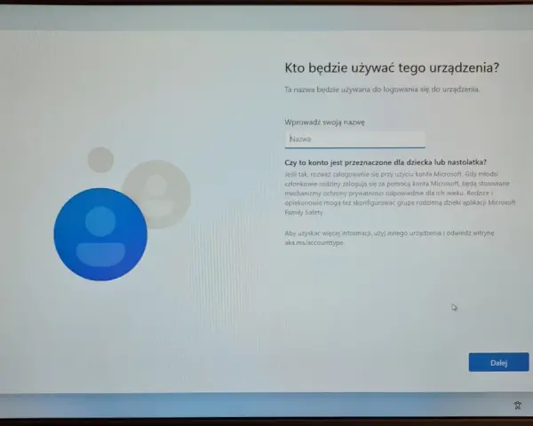 Instalacja Windows 11 bez internetu: ekran wyboru użytkownika. Wpisz nazwę, aby utworzyć konto lokalne.