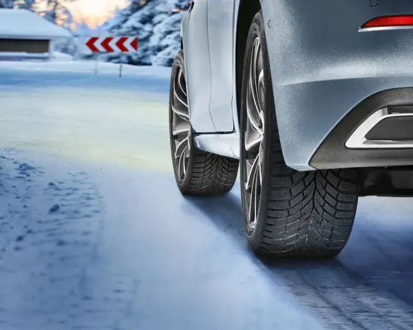 Kiedy zmienić opony na zimowe? Kluczowa zasada 7°C i przepisy