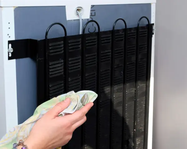 Jak wyczyścić skraplacz w lodówce Beko? Proste kroki do oszczędności