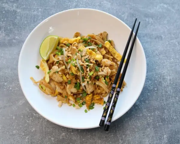 Sos Pad Thai w domu? Zrób go sam z łatwo dostępnych zamienników!