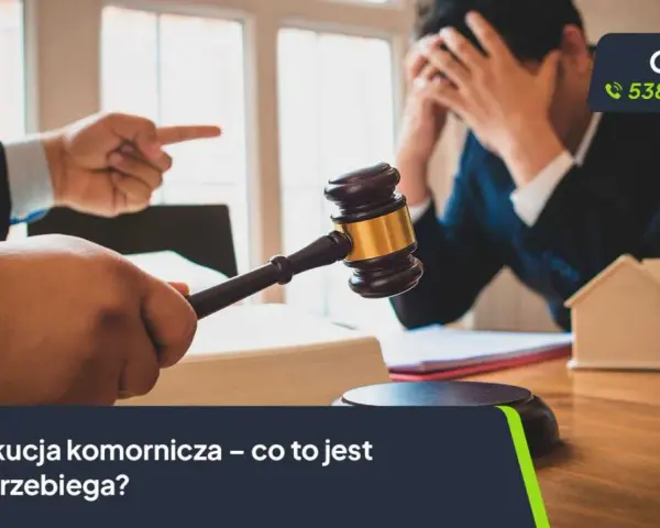 Sądowy młotek i gest oskarżenia. Rozmowa o egzekucji komorniczej, jednym z rodzajów egzekucji, w stresującej atmosferze.