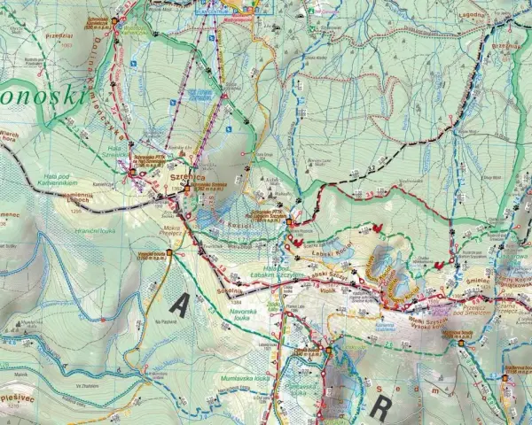 Mapa turystyczna Karkonoszy, części gór Europy, z zaznaczonymi szlakami, schroniskami i szczytami.