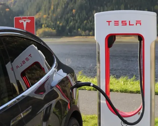 Gdzie można naładować samochód elektryczny? Odkryj najlepsze lokalizacje