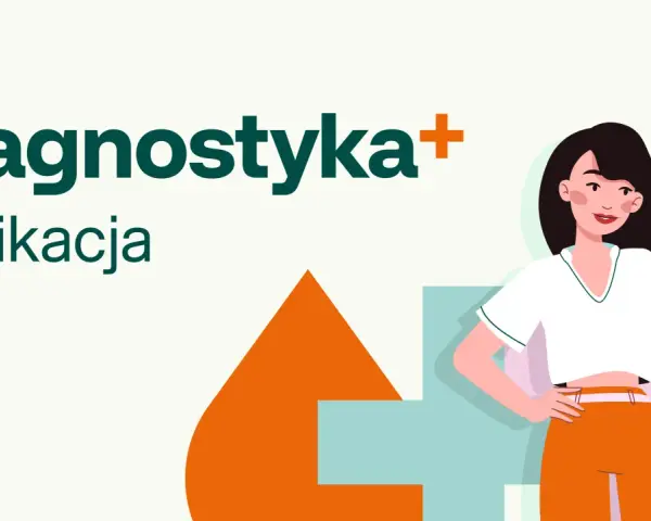 Aplikacja Diagnostyka+ ułatwia sprawdzenie wyników z laboratorium. Kobieta z telefonem w ręku.