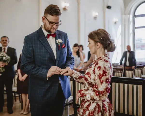 Jakie kolory sukienki do ślubu cywilnego, by wyglądać zjawiskowo?