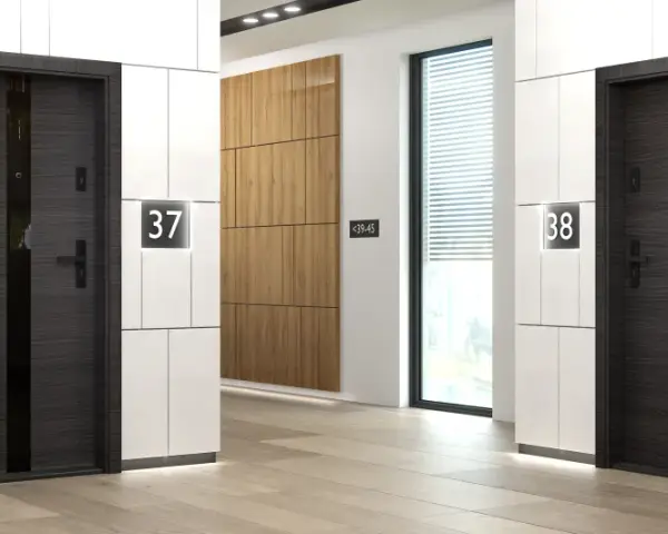 Eleganckie drzwi wewnątrzklatkowe akustyczne w ciemnym drewnie, z numerami mieszkań 37 i 38.