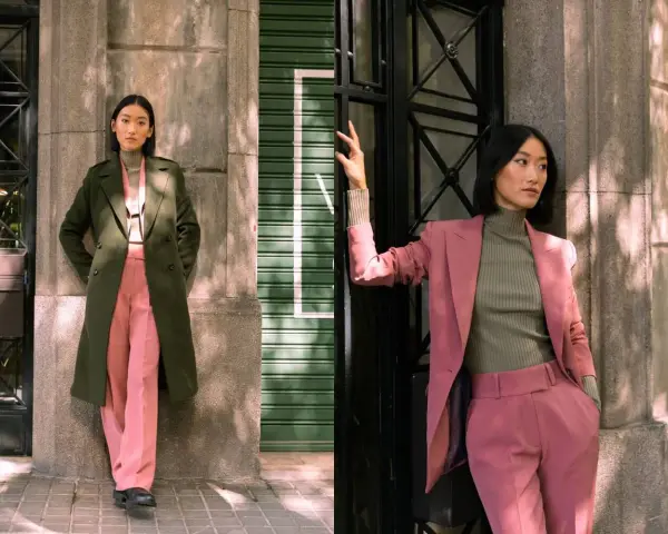 Deux femmes portent un polo vert avec un pantalon rose. L'une est habillée d'un manteau vert, l'autre d'un blazer rose.