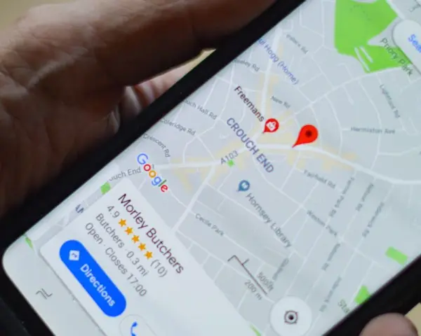 Mappa Google su smartphone mostra come trovare posizione cellulare tramite numero gratis. Indicazioni per "Morley Butchers".