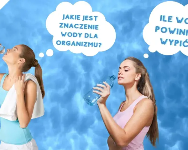 Dwie kobiety zastanawiają się, jak najlepiej nawodnić organizm. Jedna pije wodę, druga trzyma butelkę, myśląc o jej znaczeniu.