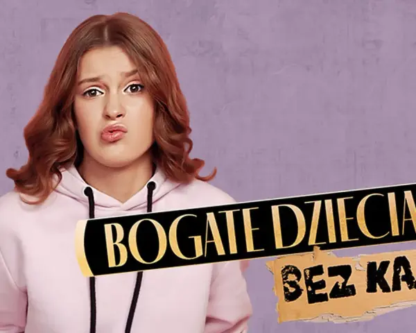 Dziewczyna w różowej bluzie z miną wyrażającą niezadowolenie, obok napis "BOGATE DZIECIAKI BEZ KASY".