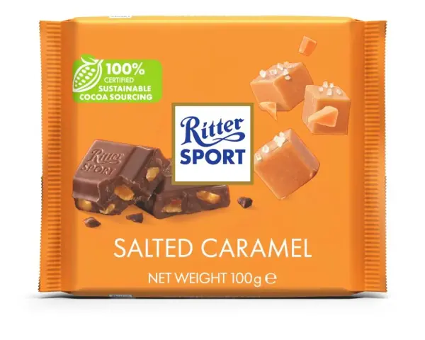 Czekoladki Ritter Sport o smaku solonego karmelu, z kawałkami karmelu i orzechów. 100% zrównoważone pozyskiwanie kakao.