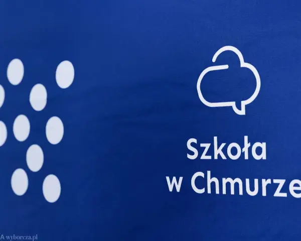 Szkoła w Chmurze: Egzaminy zdalnie czy stacjonarnie? Ostateczna odpowiedź