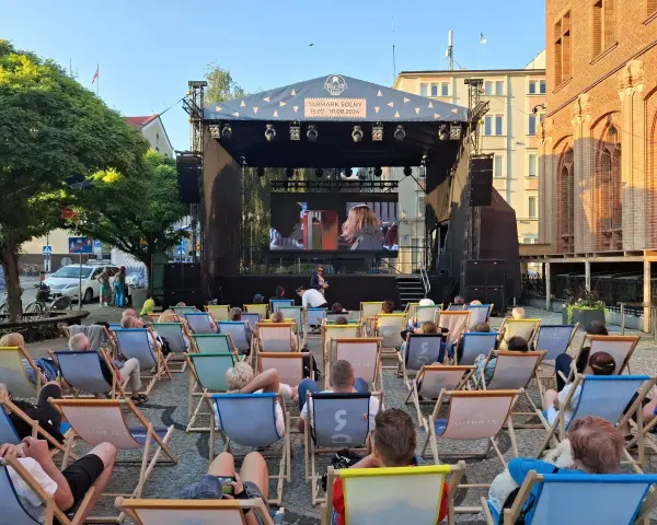 Kołobrzeg tanecznym krokiem: Kluby, dancingi, imprezy. Wybierz swój styl!