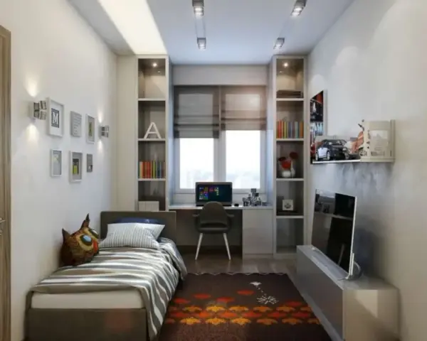 Arredamento moderno per camerette strette e lunghe: letto singolo, scrivania con PC, librerie e TV.