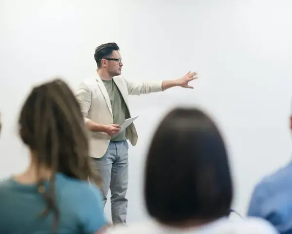 Jak zostać nauczycielem po studiach podyplomowych i uniknąć pułapek