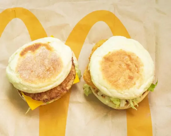 Ile kcal ma cheeseburger z Mc? Zaskakujące fakty o kaloriach!