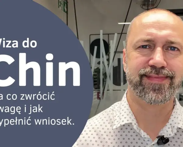Wiza do Chin: poradnik, jak wypełnić wniosek i na co zwrócić uwagę. Mężczyzna z brodą uśmiecha się.