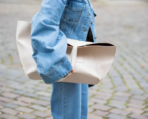 Jasna kurtka jeansowa stylizacje: stwórz wyjątkowe i modne looki
