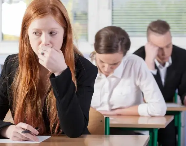 Co jeśli ktoś umrze podczas egzaminu? Procedury i wsparcie dla uczniów