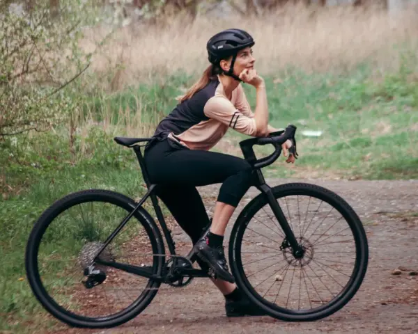 Jakie spodnie na rower wybrać, by uniknąć dyskomfortu podczas jazdy?