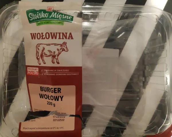 Ile kalorii ma burger wołowy? Sprawdź, co wpływa na kaloryczność