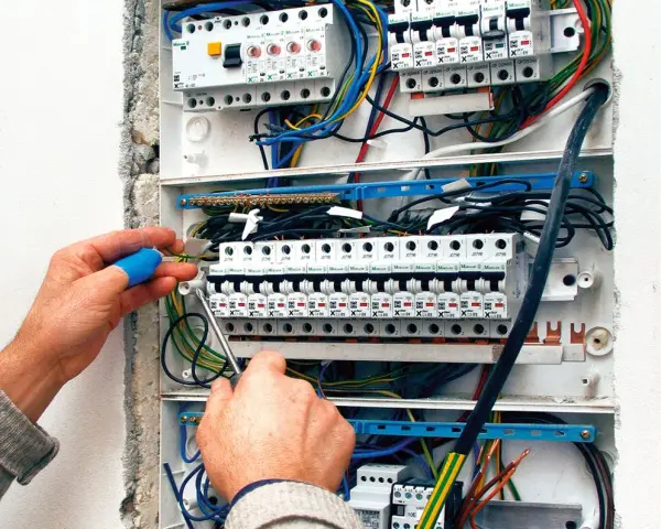 Gdzie skrzynka elektryczna w domu? Wybierz bezpieczne miejsce!