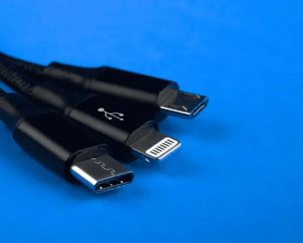 Do czego służy kabel USB? Odkryj jego zastosowania i funkcje