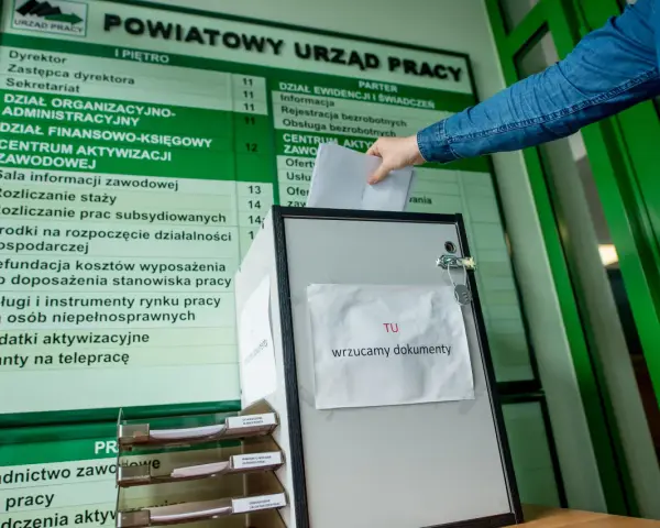 Zasiłek dla bezrobotnych: Jaki staż pracy? Sprawdź, co się liczy!