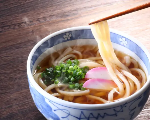 Makaron udon: jak gotować i z czym łączyć? Kompletny poradnik