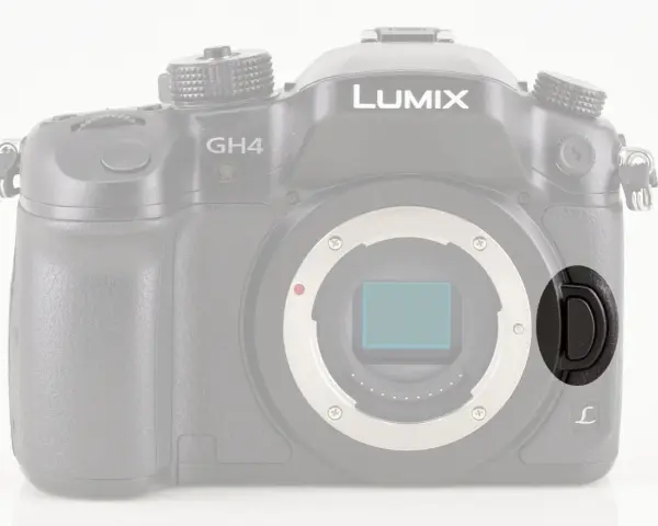 Czarne, okrągłe zapięcie na pasku aparatu Panasonic Lumix GH4.