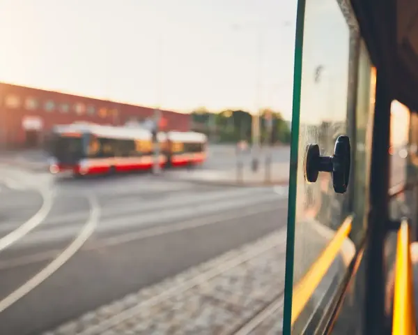 Ile pali bus? Realne spalanie, modele i sposoby na oszczędność
