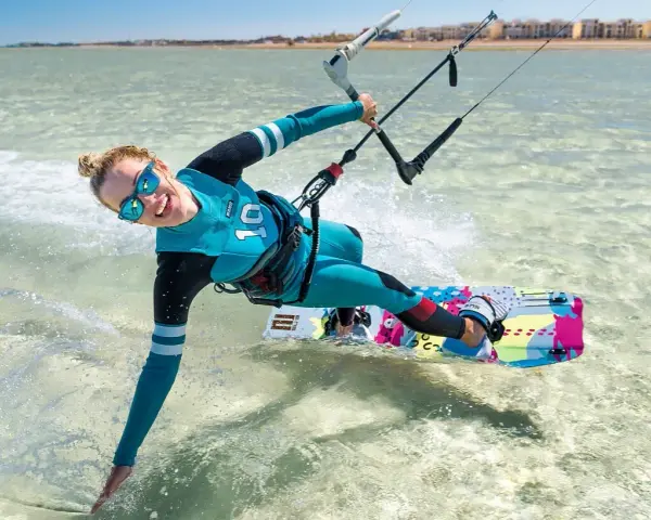 Kitesurfing dla kobiet: wolność, społeczność. Czy jesteś gotowa?