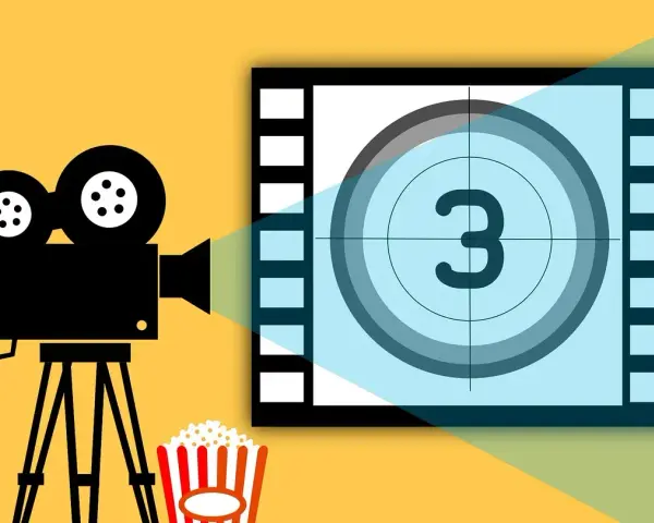 Kamera filmowa, popcorn i plansza z cyfrą 3 – idealne na wieczór z filmami o fotografii.