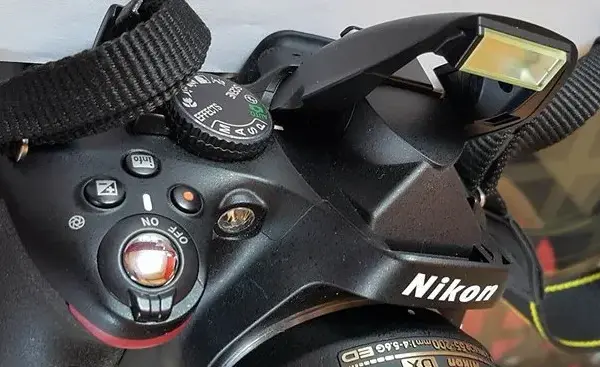Jak wyłączyć lampę błyskową w aparacie Nikon i uniknąć niechcianych zdjęć