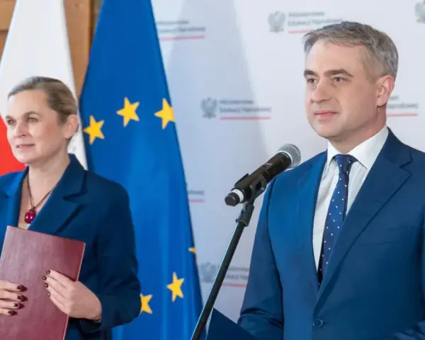 "Cyfrowy Uczeń" 2025/2026: Bon na laptopa kto dostanie i jak?
