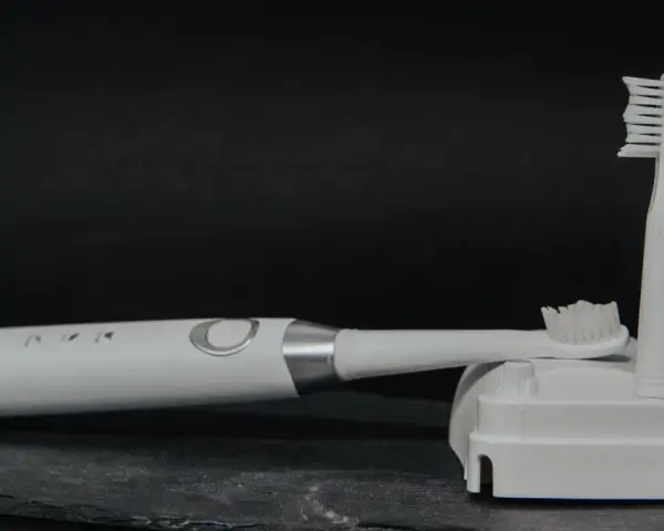 Soniczna czy 3D? Ekspert radzi, którą szczoteczkę wybrać!