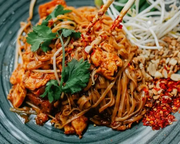 Pad Thai: Skąd pochodzi i dlaczego podbił świat?