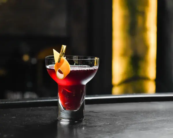 Przepisy na drinki z whiskey: łatwe, klasyczne i zaskakujące