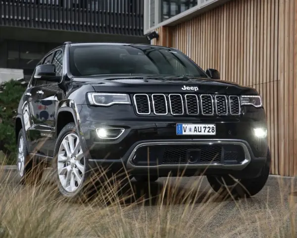 Ile waży Jeep Grand Cherokee? Zaskakujące różnice w wagach modeli