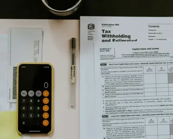 VAT na noclegi: 8% czy 23%? Uniknij błędów!
