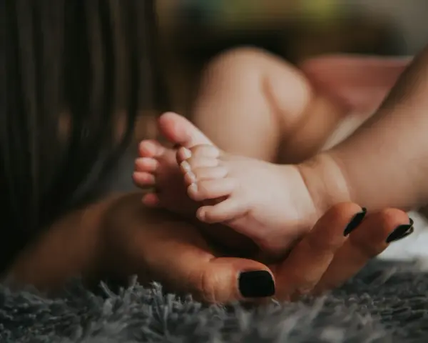 2 skok rozwojowy objawy - jak je rozpoznać i co oznaczają dla dziecka