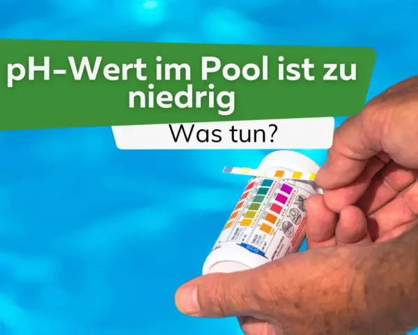 Hand hält Teststreifen, um den pH-Wert im Pool zu berechnen. Der Text fragt: "pH-Wert im Pool ist zu niedrig. Was tun?