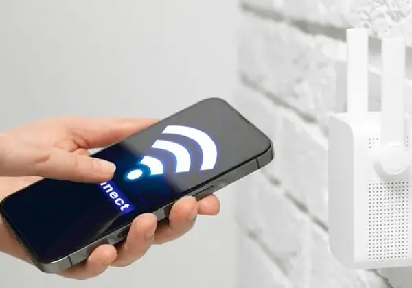 Jak wzmocnić sygnał WiFi? Darmowe triki i sprzęt dla lepszego zasięgu