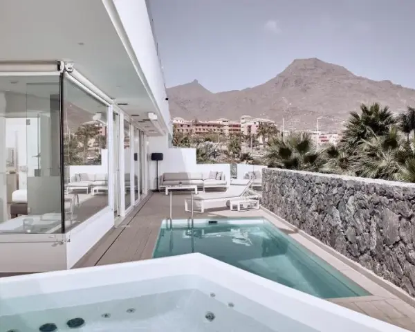 Hotel Baobab Costa Adeje: Lujo, Comodidad y Proximidad a la Playa