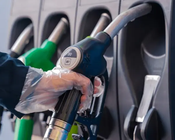 Czy ropa to diesel? Poznaj kluczowe różnice i proces produkcji