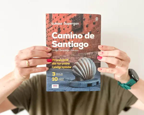 Przewodnik "Camino de Santiago. Droga Świętego Jakuba" Łukasza Supergana, opisujący szlak św jakuba z polski do hiszpanii.
