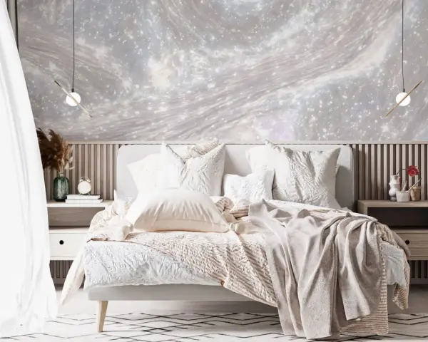 Traumhafte Ideen Wand hinterm Bett gestalten: Sternenhimmel-Tapete über Holzpaneelen, gemütliches Bett mit vielen Kissen und Decken.