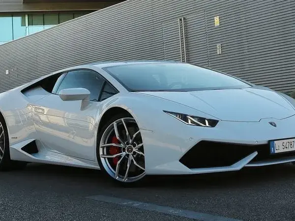 Ile pali Lamborghini Huracan? Zaskakujące dane o spalaniu!